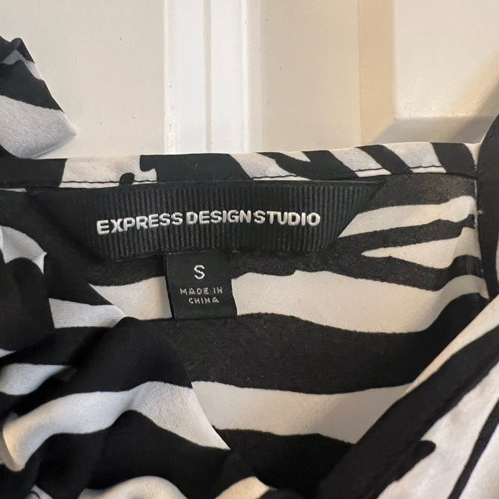 Unique, Zebra Print Express Tank-One Ruffle Shoulder-One Tank. Perfect. Small - Picture 4 of 7